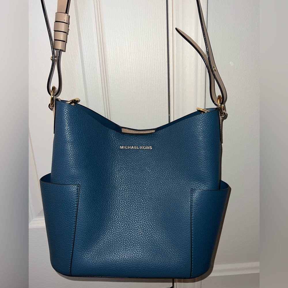 Michael Kors Bedford Bucket Shoulder Bag
